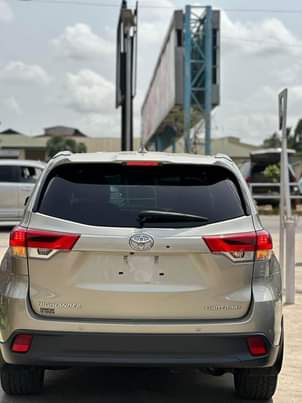 A picture of Toyota Highlander toks