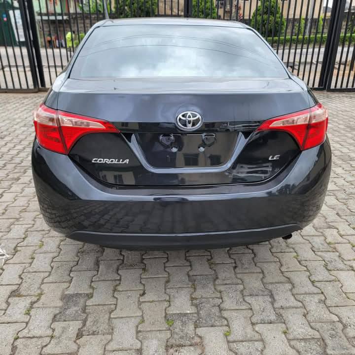 A picture of DIRECT TOKUNBO 2018 TOYOTA COROLLA Extremely clean interior and Exterior