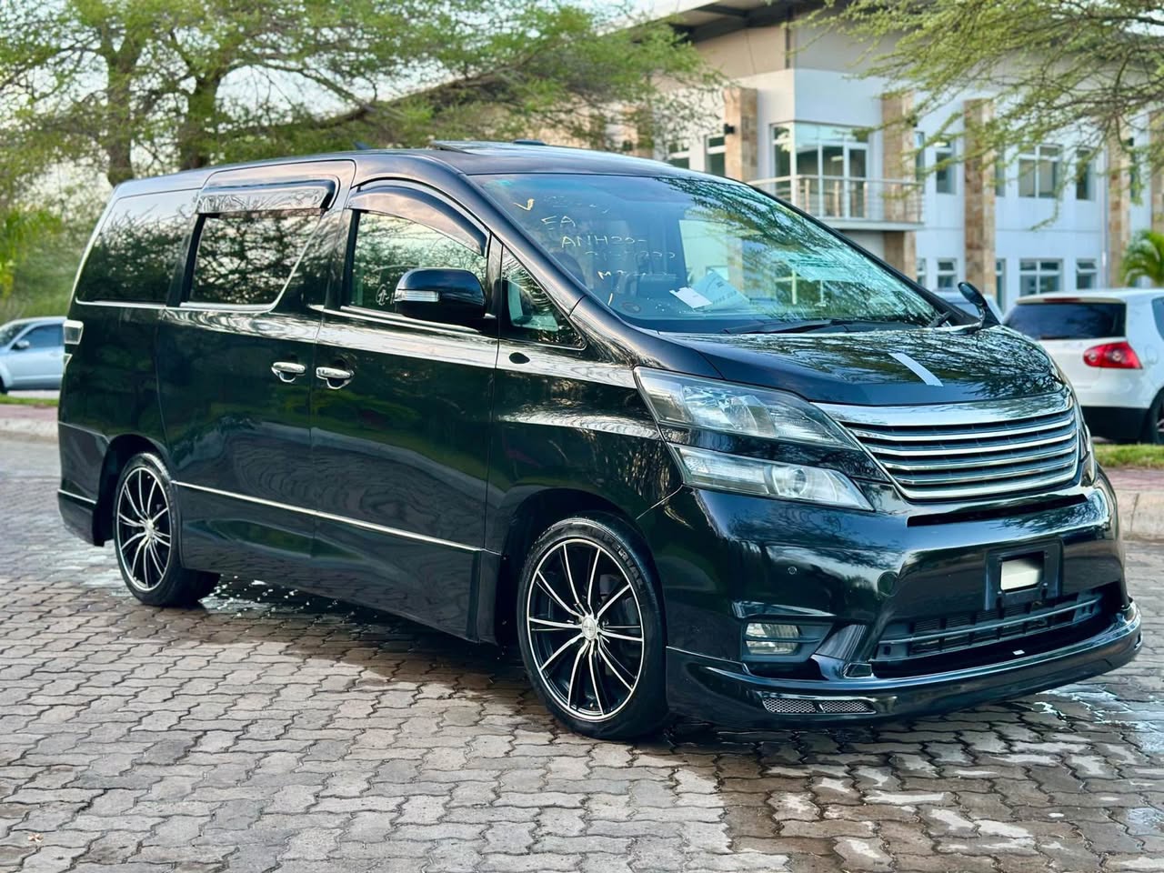 A picture of VELLFIRE ONSALE 0713580888