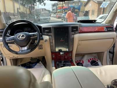 A picture of Lexus LX570 2009 2020