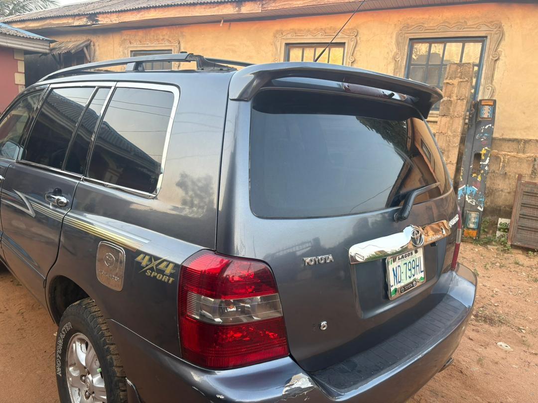 A picture of Tokumbo Standard first body pan Toyota Highlander 06