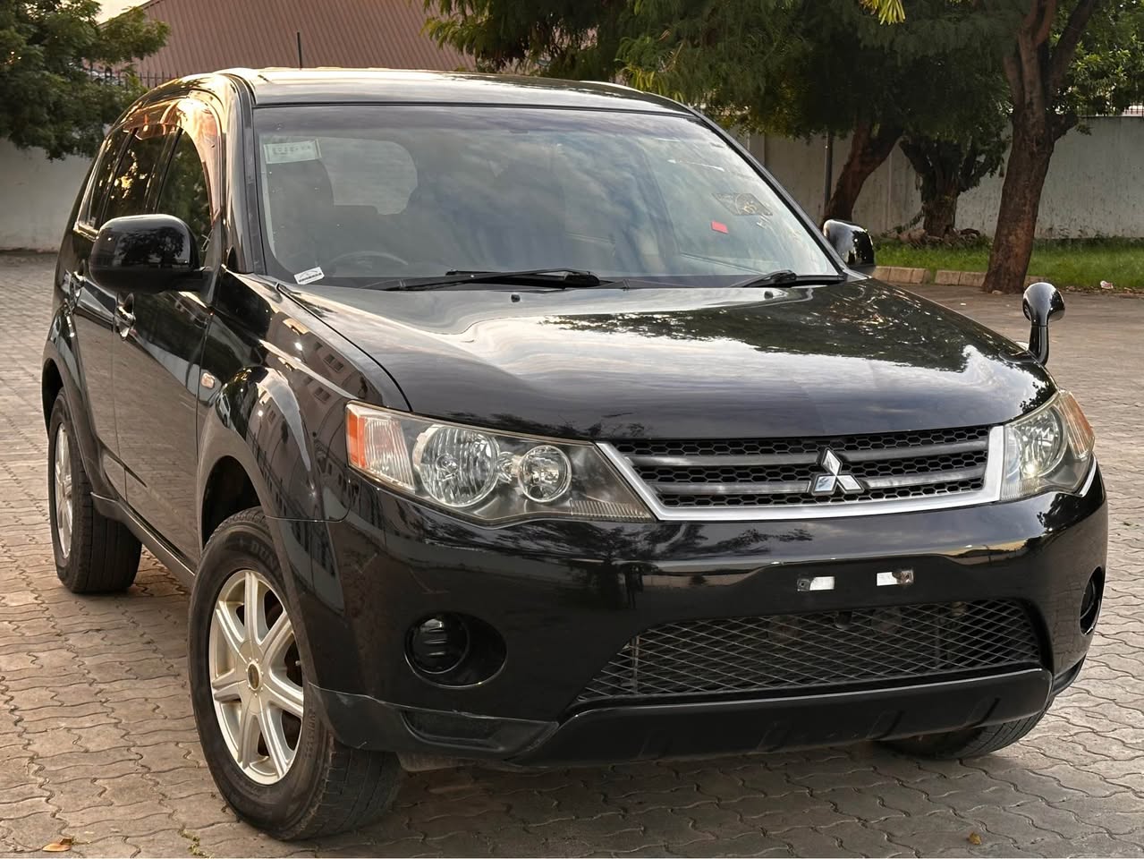 A picture of Model outlander Year of manufacture 2008 Colour Black