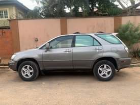 A picture of 2002 Lexus Rx 300 pure first body pan with untouched