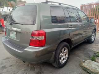A picture of Toyota Highlander 04