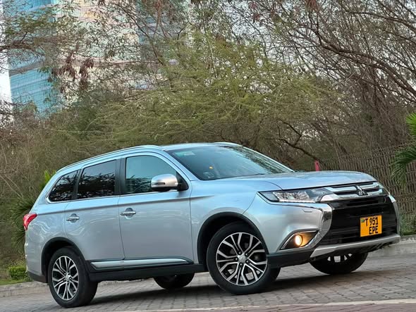 A picture of MITSUBISHI OUTLANDER