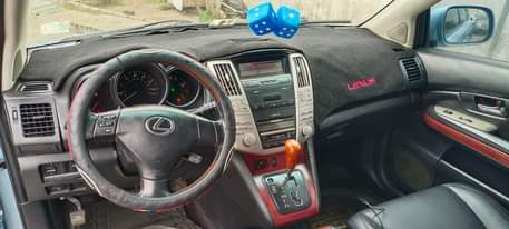 A picture of Lexus Rx330 2004 model