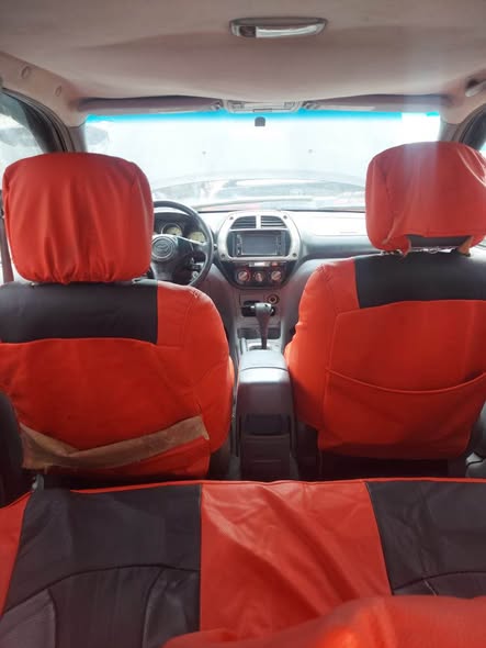 A picture of Toyota rav4