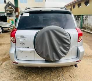 A picture of It s na excellent tokunbo standard Rav4 2008 model buy