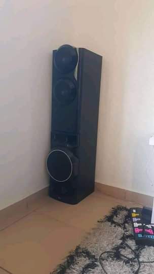 A picture of LG Subwoofer of 1250 watts