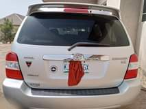 A picture of Toyota Highlander Limited Hybrid 2006. Nigerian used just as new.