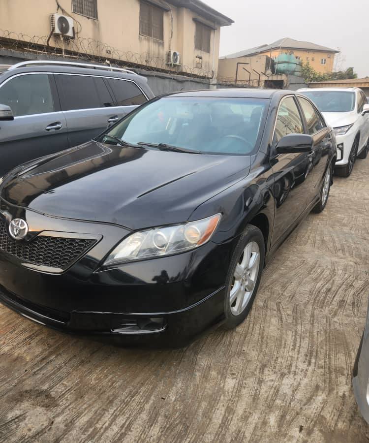 A picture of Toyota Camry SE