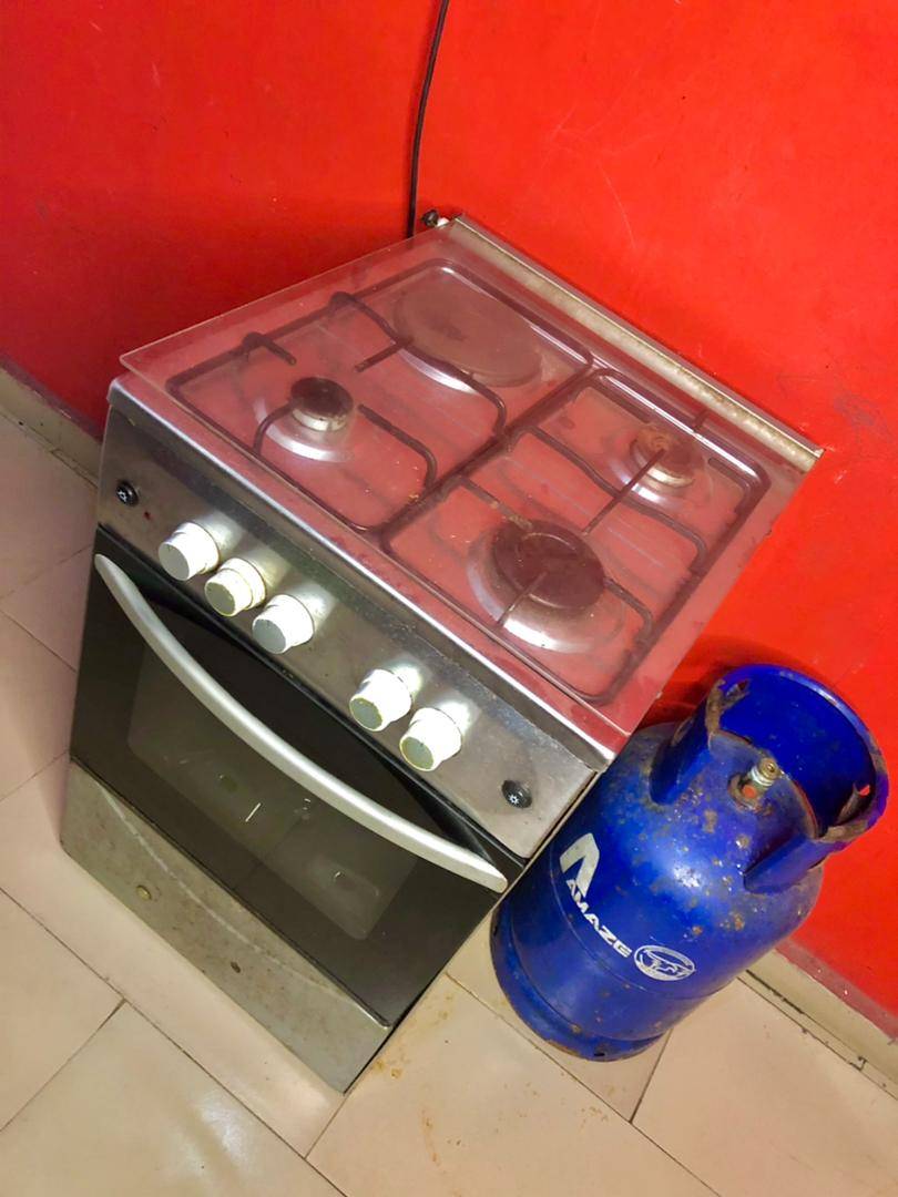 A picture of Gas cooker and cylinder