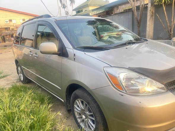 A picture of Toks Toyota Sienna 2005 now available