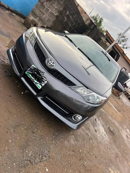 A picture of 2013 Toyota Camry SE