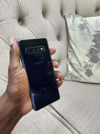 A picture of Samsung s10 gb128