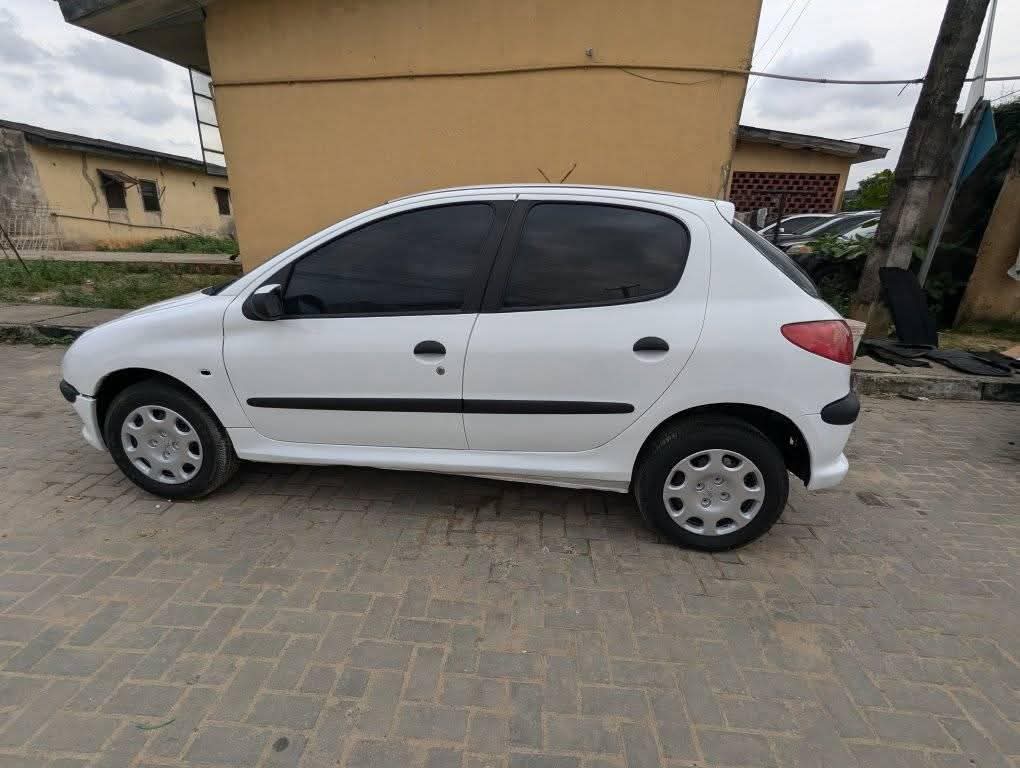 A picture of 2006 Peugeot 206