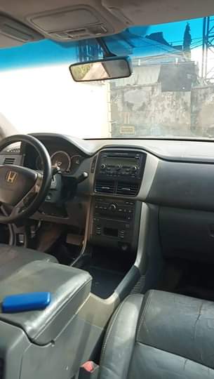 A picture of Honda pilot