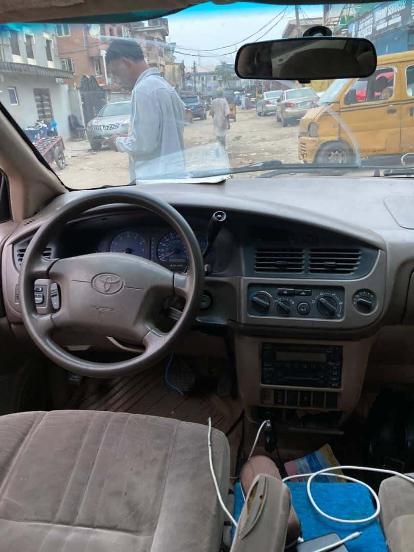 A picture of 2002 TOYOTA SIENNA