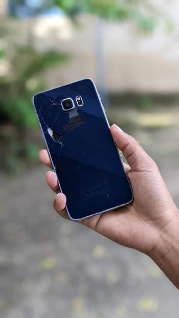 A picture of Samsung s6 edge 