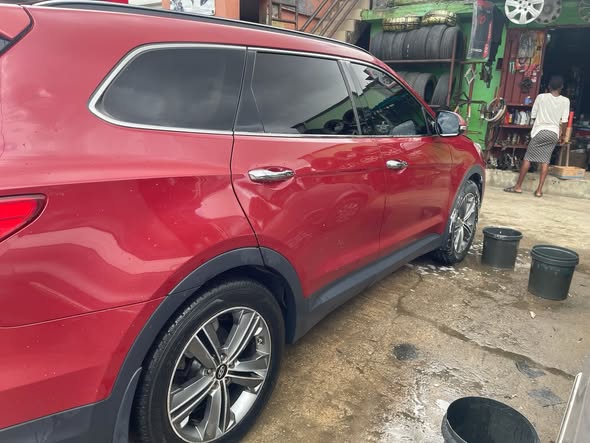 A picture of Santafe Hyundai 2015 model