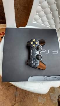 A picture of PS3 clean with 20games and pads at only 470k swaps