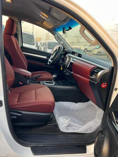 A picture of Toyota Hilux 2016 automatic petrol 4x4 Whatsupp 971566476127