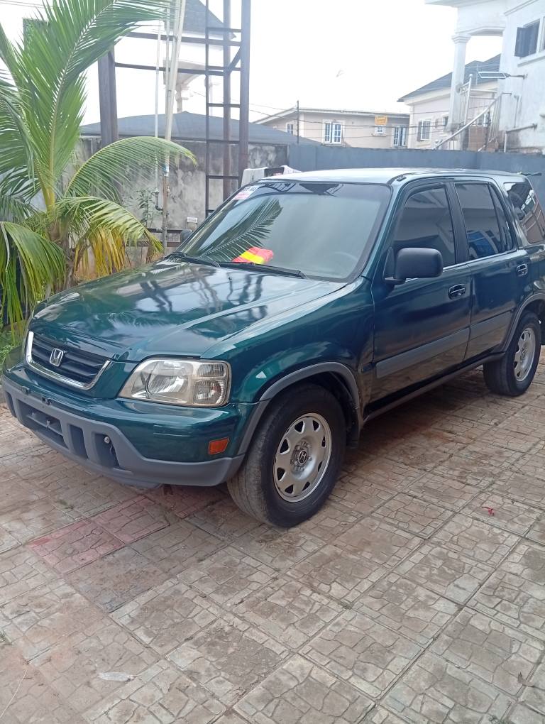 A picture of Honda CR V first body