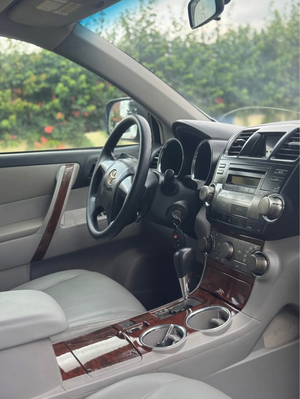 A picture of New Stock Alert EXTREMELY CLEAN REG TOYOTA HIGHLANDER 4PLUG 2010