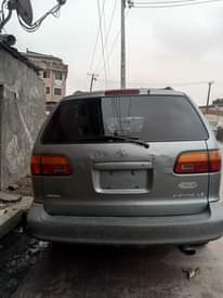 A picture of Toyota Sienna 2002