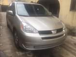 A picture of Toyota Sienna xle 2005