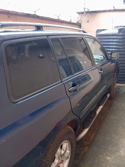 A picture of Toyota Highlander Engine and gear perfect AC is chilling Interior