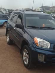 A picture of Toyota RAV4 04 model manual transmission untouched engine and gear