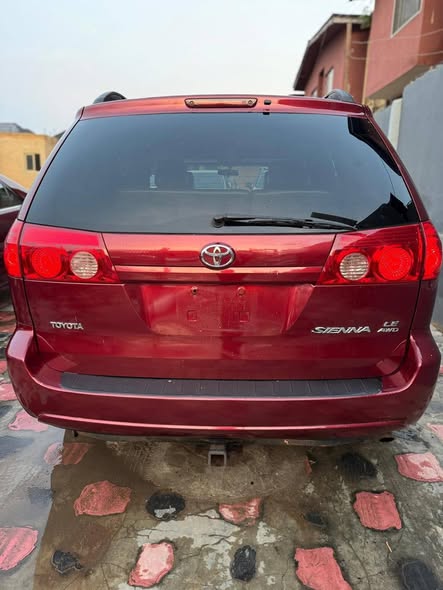 A picture of Foreign used Toks Sienna 2007