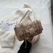 A picture of Min handbag