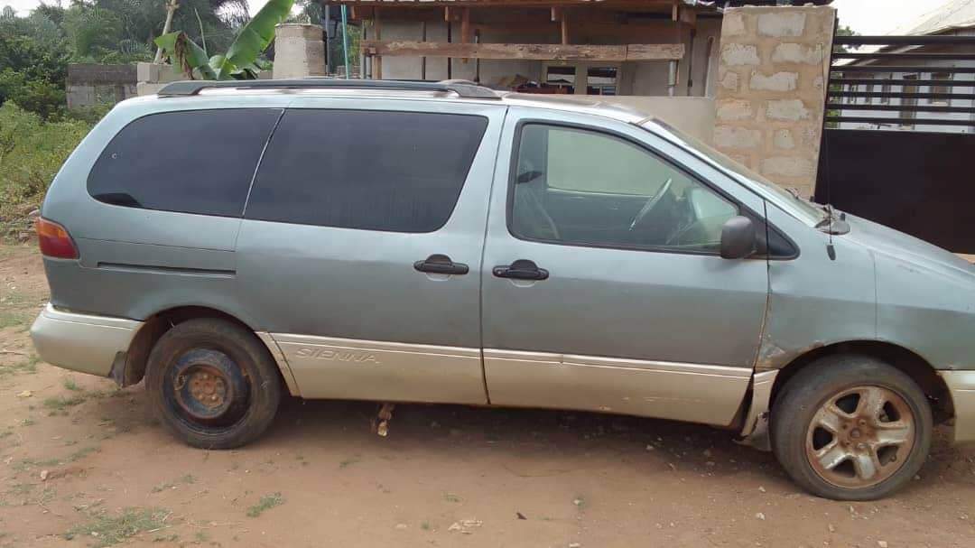 A picture of Toyota sienna