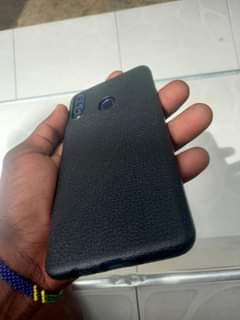 A picture of Samsung a20s