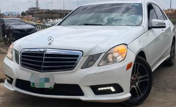 A picture of Distress 2010 used Mercedes Benz E350
