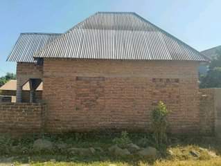 A picture of Ipo uyole njiapanda maeneo ya kwa mchina mbeya jiji si