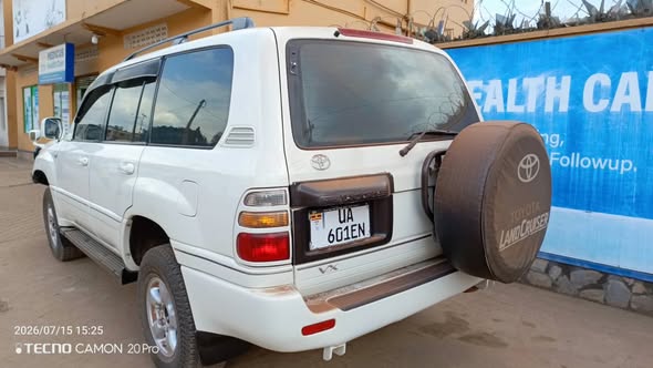 A picture of Toyota land cruiser 100 series 1HD FTE diesel for sale