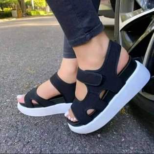 A picture of Ladies slippers