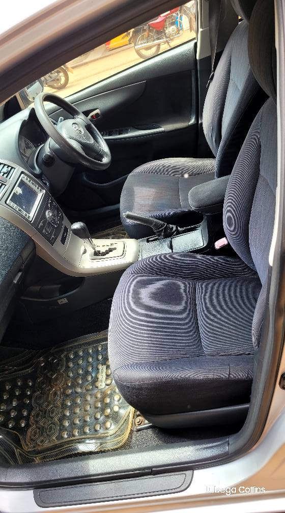A picture of Toyota fielder Silver buy and drive condition