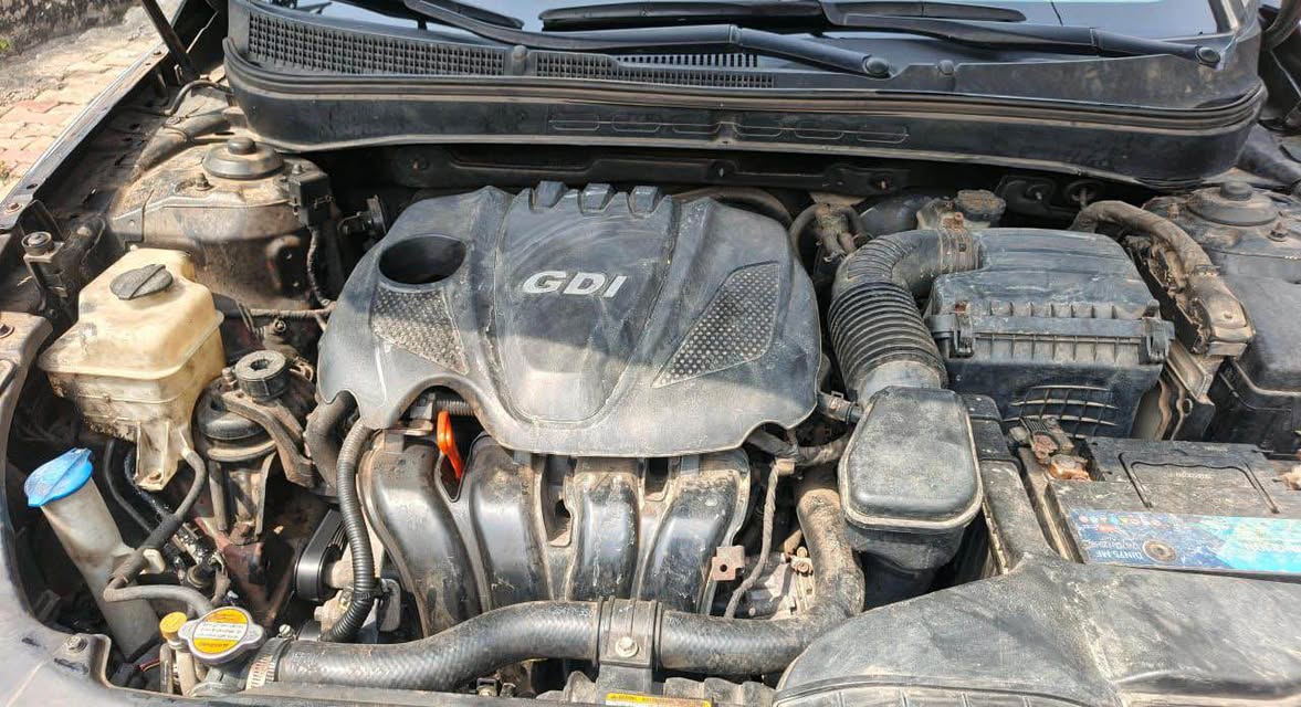 A picture of Hyundai sonata 2013