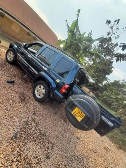 A picture of 2005 Jeep Cherokee