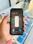 A picture of iPhone XR 128GB at Shs 790 000ugx