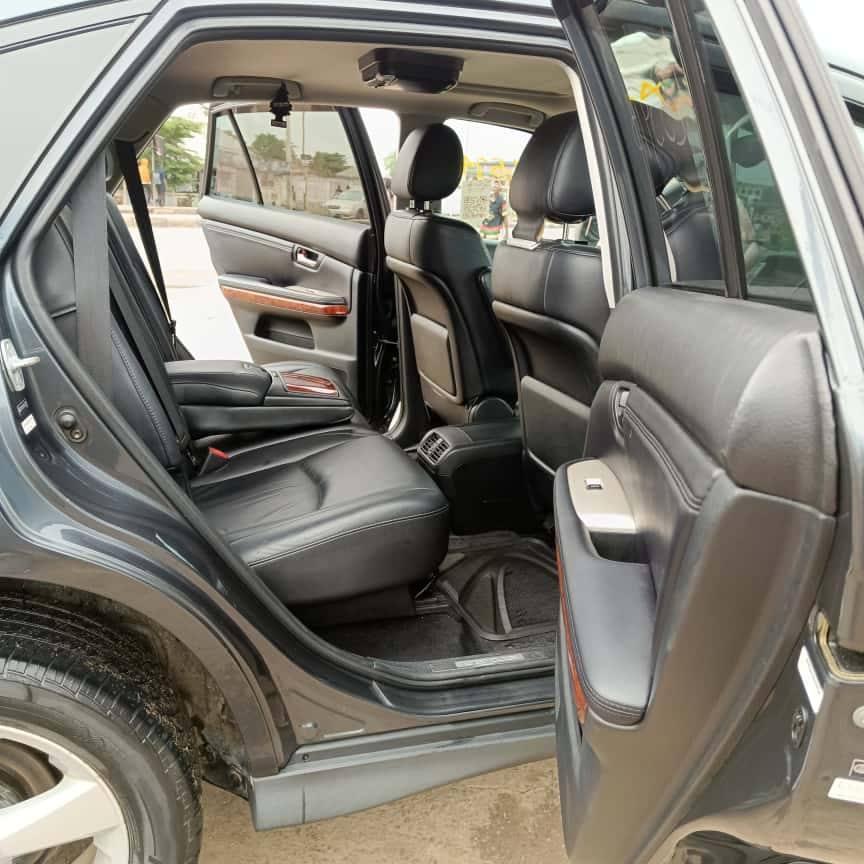 A picture of Clean 2005 Lexus RX 330 Toks
