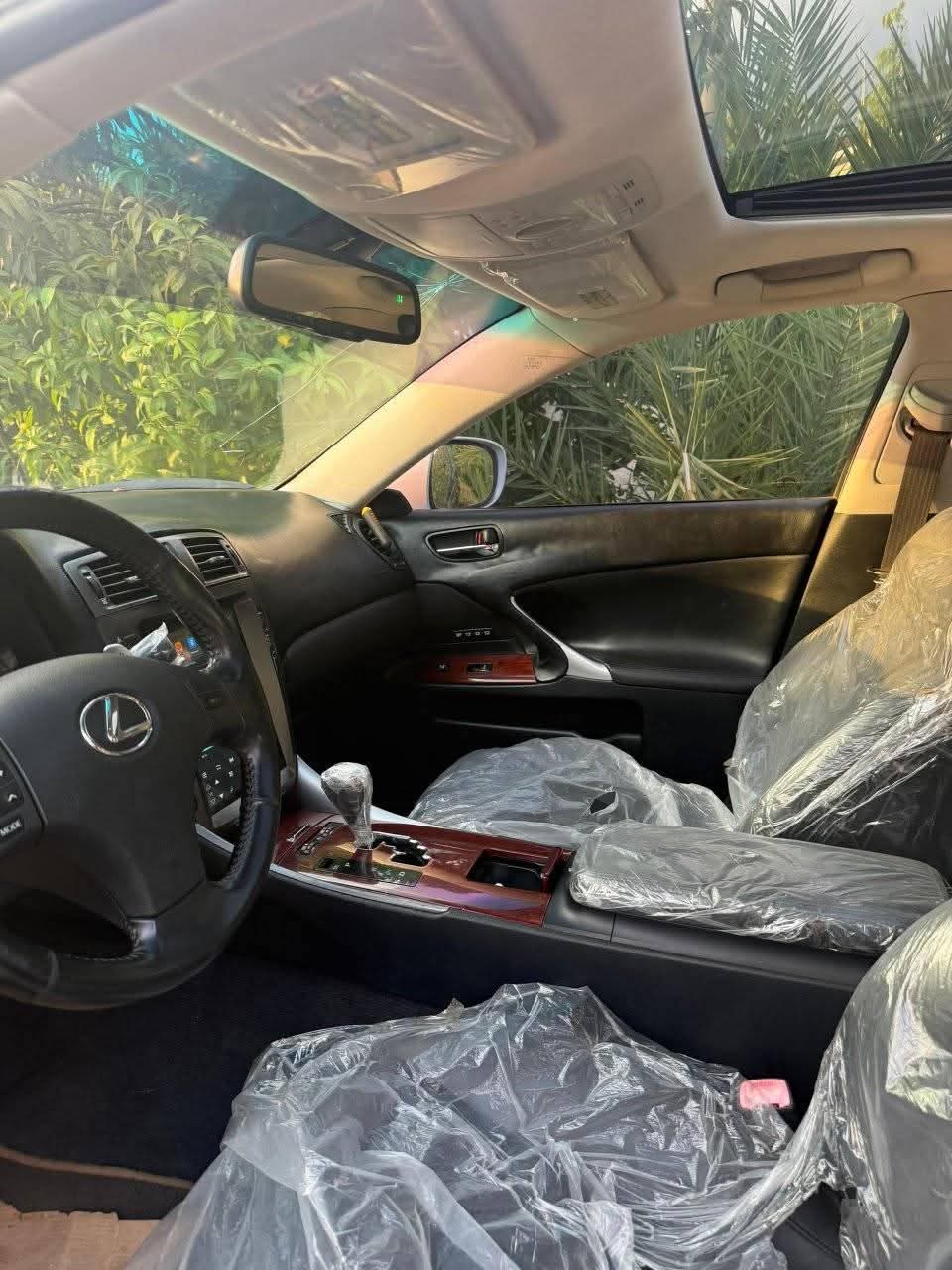 A picture of Lexus 250