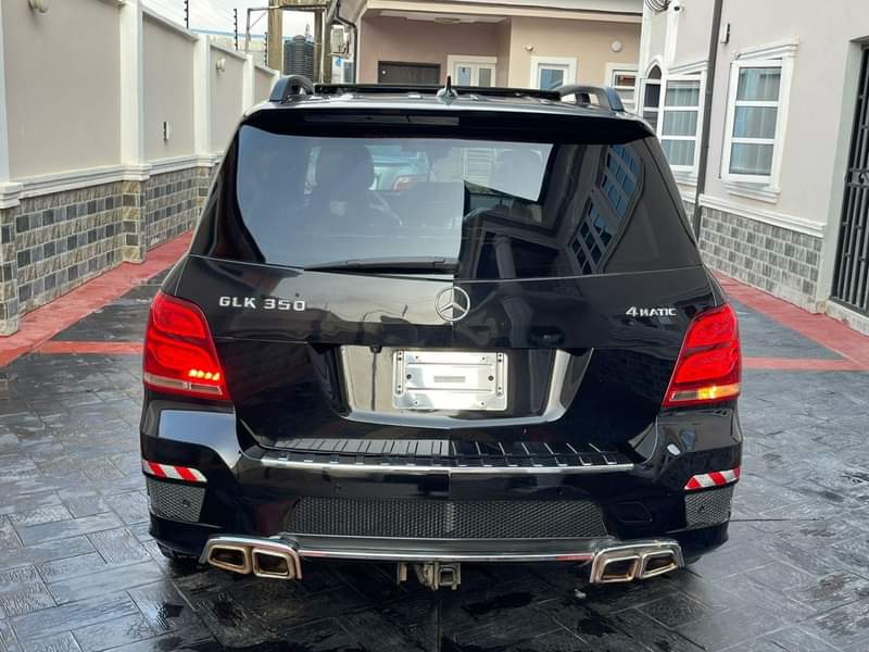 A picture of WOW This is fully loaded M Benz 2010 model fully