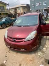 A picture of Toyota sienna 2006