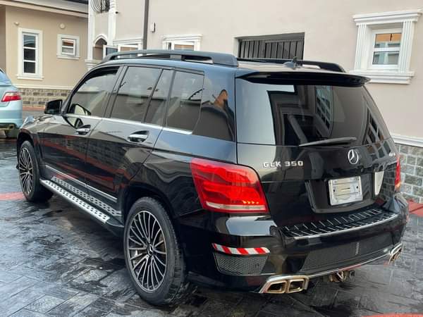 A picture of WOW This is fully loaded M Benz 2010 model fully