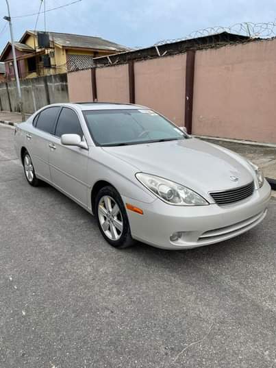 A picture of LEXUS Es330 08063194033